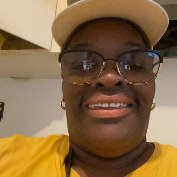 Meet your Posher, Monique - Picture 1 of 1